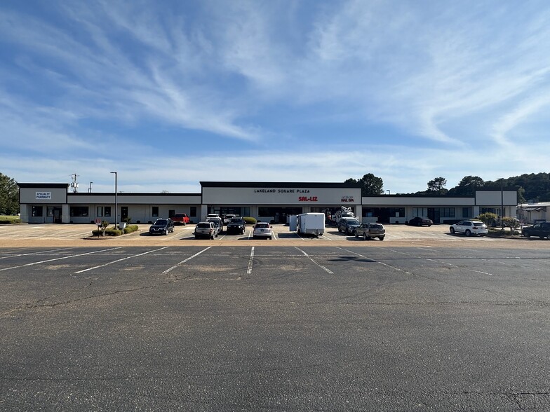 1000 Lakeland Sq, Flowood, MS à louer - Photo du bâtiment - Image 2 de 10