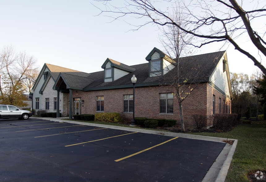 134 W Lake St, Bloomingdale, IL for lease - Primary Photo - Image 1 of 29