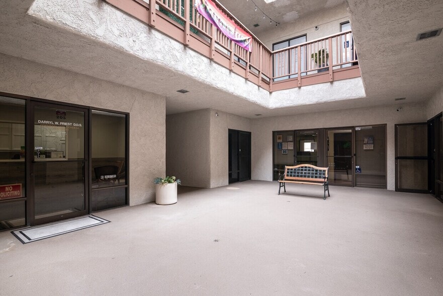 501 W Channel Islands Blvd, Port Hueneme, CA à louer - Photo du bâtiment - Image 3 de 29