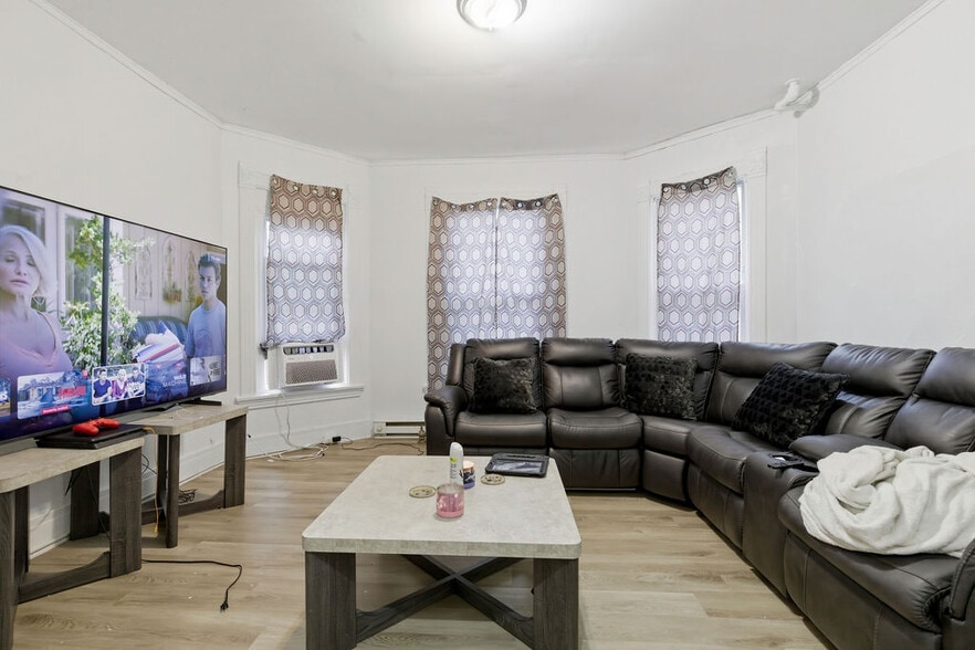 900 N Alvord St, Syracuse, NY à vendre - Photo du bâtiment - Image 3 de 16