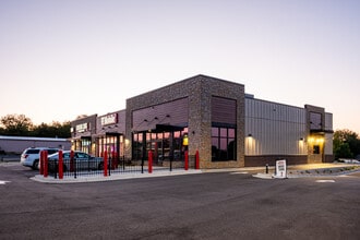 1424-1432 US Highway 51, Stoughton, WI à louer Photo du bâtiment- Image 2 de 8