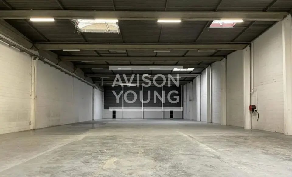 Flex in Antony for lease - Interior Photo - Image 1 of 3