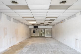 7702-7760 Spalding Dr, Norcross, GA à louer Photo intérieure- Image 1 de 2