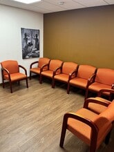 400 S Oyster Bay Rd, Hicksville, NY à louer Photo intérieure- Image 1 de 12