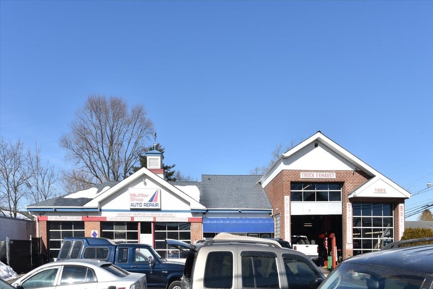 815 Old Country Rd, Westbury, NY for sale - Building Photo - Image 2 of 8