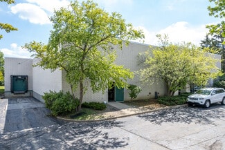 More details for 75 Chancellor Dr, Roselle, IL - Industrial for Sale
