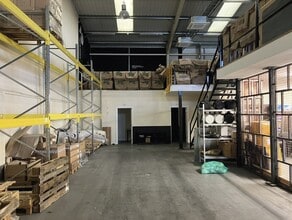 Tom Cribb Rd, Londres à louer Photo intérieure- Image 2 de 5