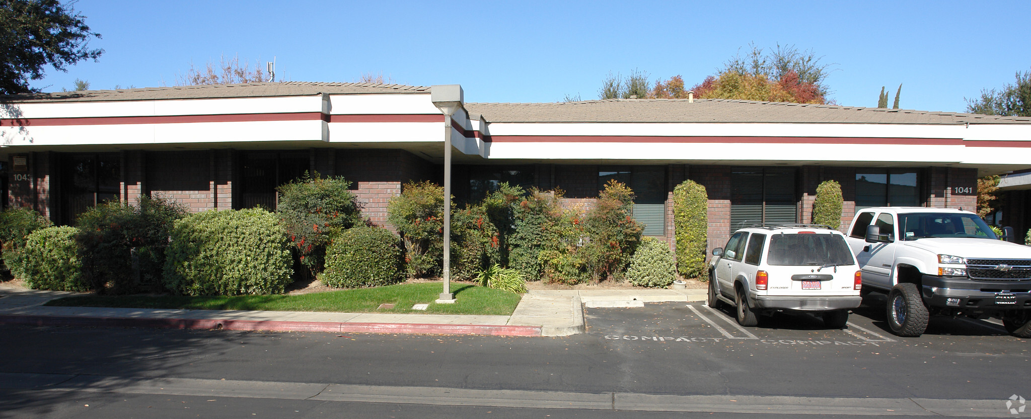 1041 N Demaree St, Visalia, CA for lease Primary Photo- Image 1 of 12