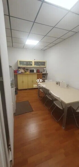 Retail in Grenoble for sale - Interior Photo - Image 3 of 8