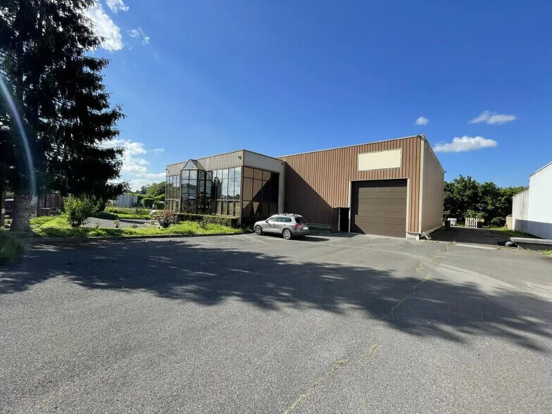 Local d'activités dans Marines à vendre - Photo du bâtiment - Image 1 de 12