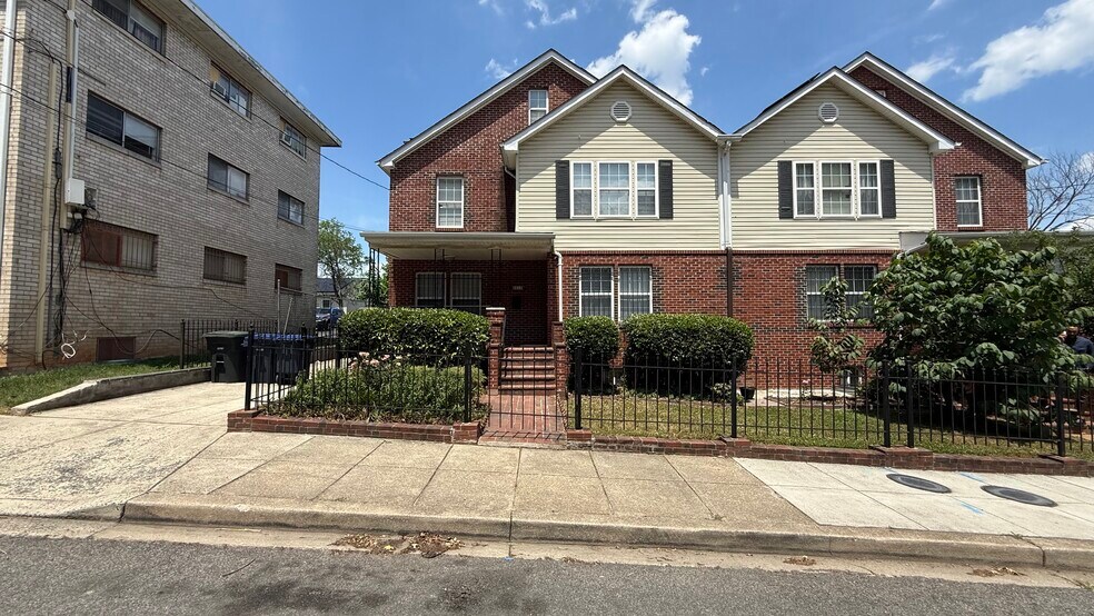 5212 Astor Pl SE, Washington, DC à louer - Photo principale - Image 1 de 113