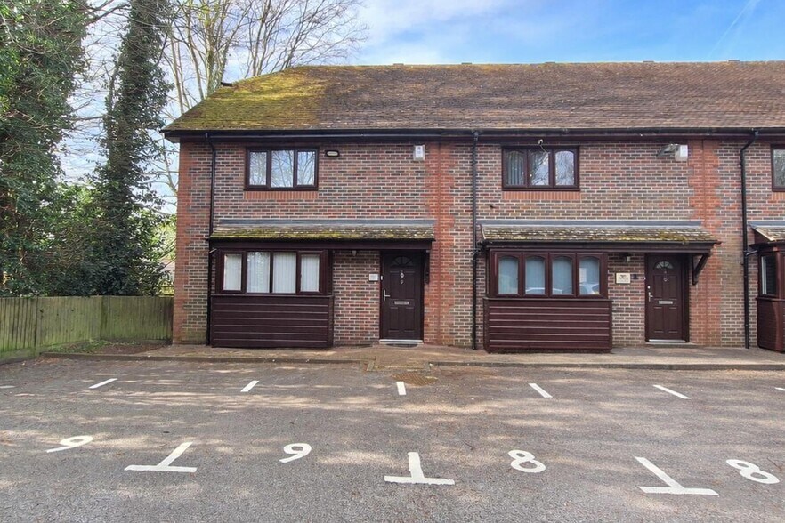 Harwood Rd, Horsham à vendre - Photo du bâtiment - Image 2 de 14