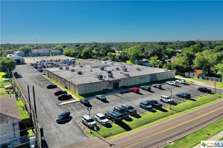 1905 Leary Ln, Victoria, TX for sale - Building Photo - Image 3 of 26