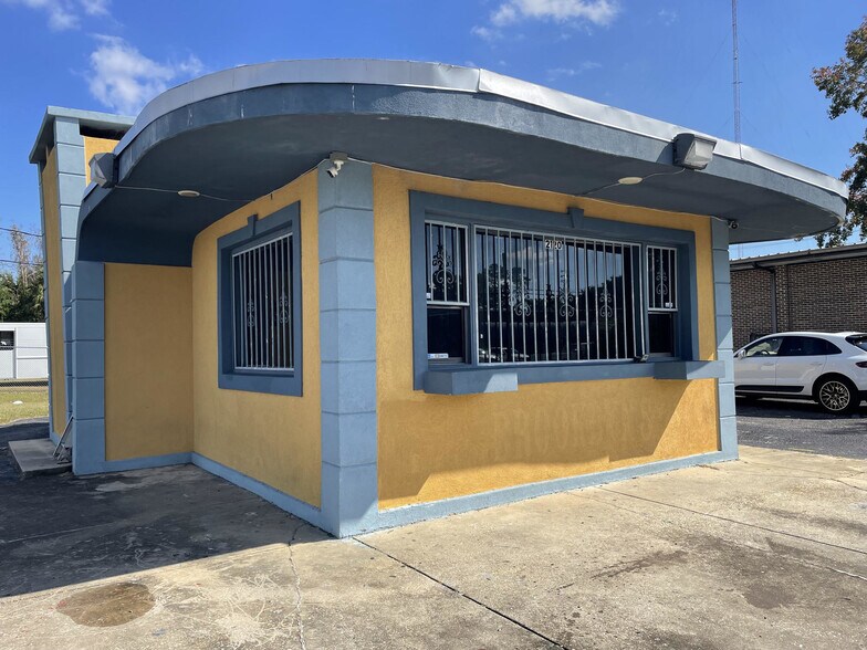 2120 N Palafox St, Pensacola, FL à louer - Photo du bâtiment - Image 2 de 15