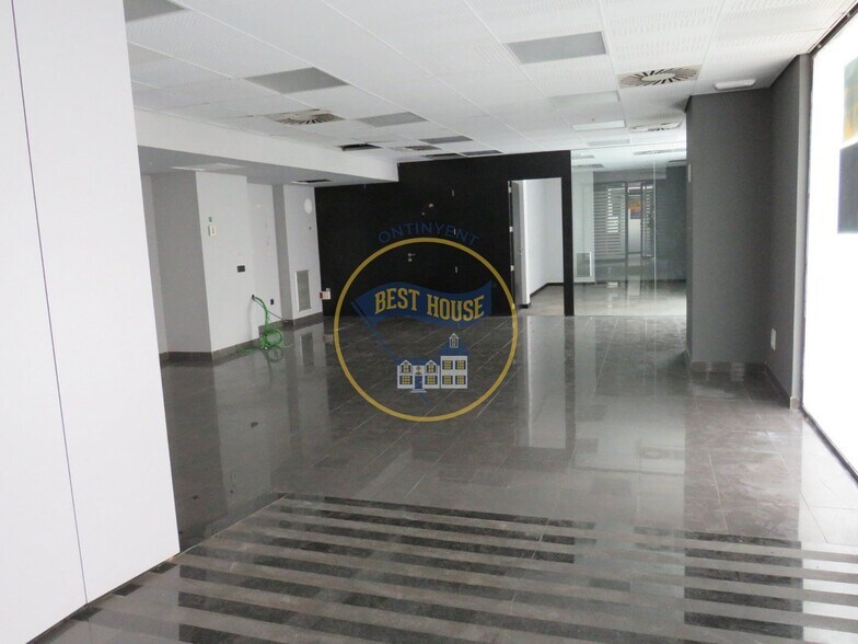 Retail in València for lease - Building Photo - Image 1 of 4