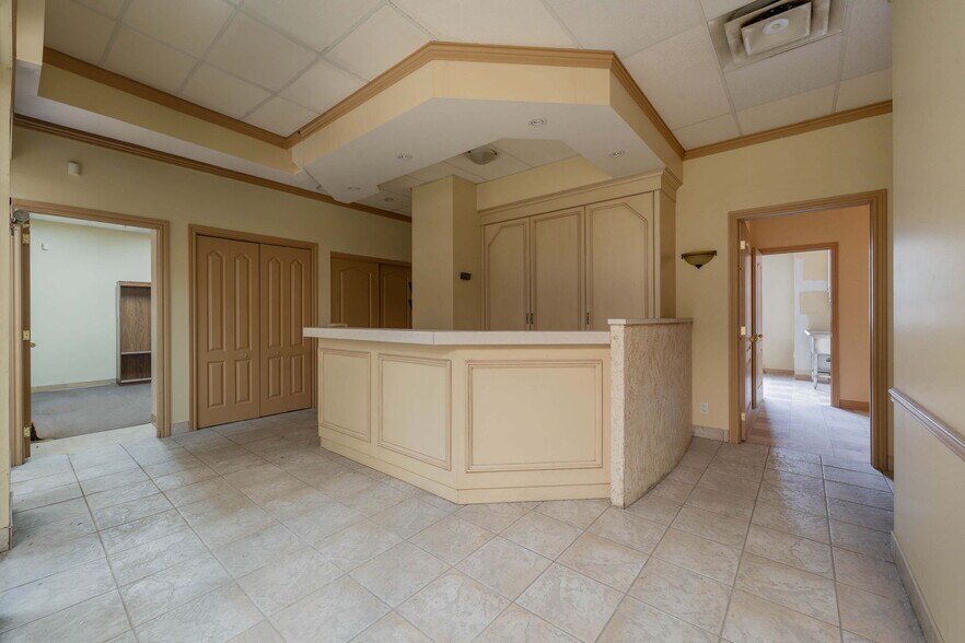 6058-6066 Rue Jean-Talon E, Montréal, QC à louer - Photo intérieure - Image 2 de 8