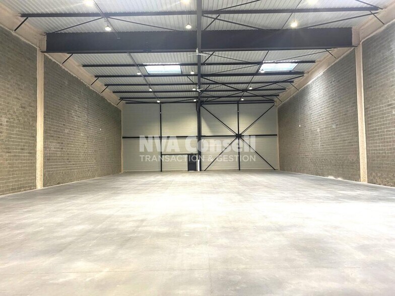 Industrial in SAINT-OUEN-L'AUMONE for lease - Building Photo - Image 3 of 19