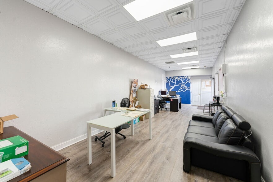 910 Cattlemen Rd, Sarasota, FL for lease - Interior Photo - Image 2 of 13