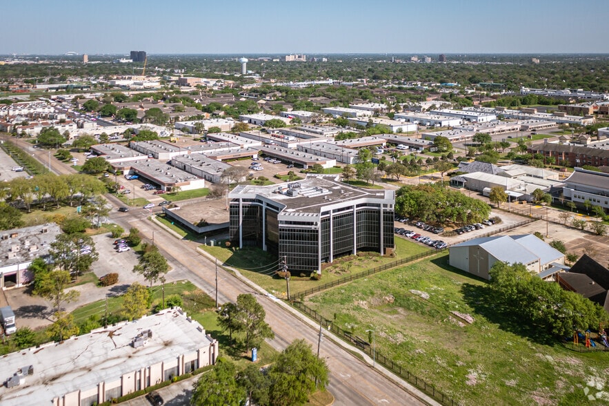 6100 Corporate Dr, Houston, TX for sale - Aerial - Image 3 of 27