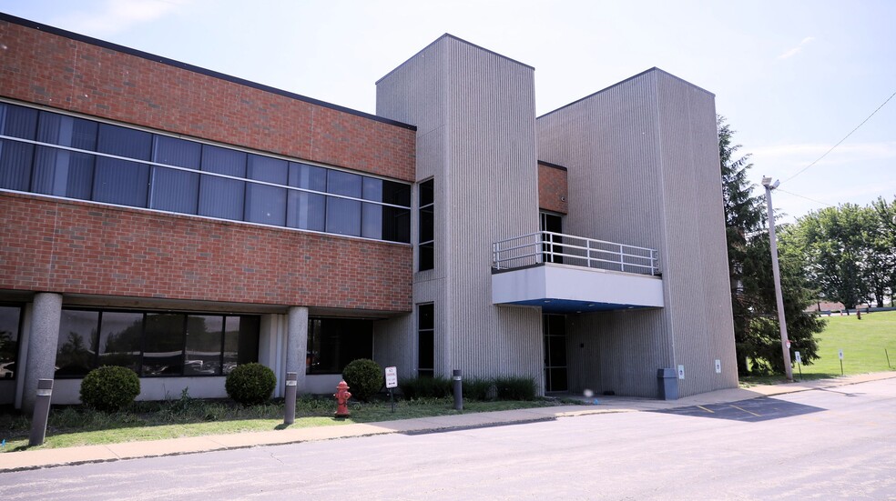7085 Mentor Ave, Willoughby, OH for lease - Building Photo - Image 2 of 16