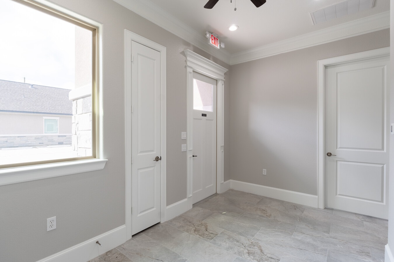 12414 Spring Cypress Rd, Tomball, TX 77377 - Unité B -  - Photo intérieure - Image 1 of 19