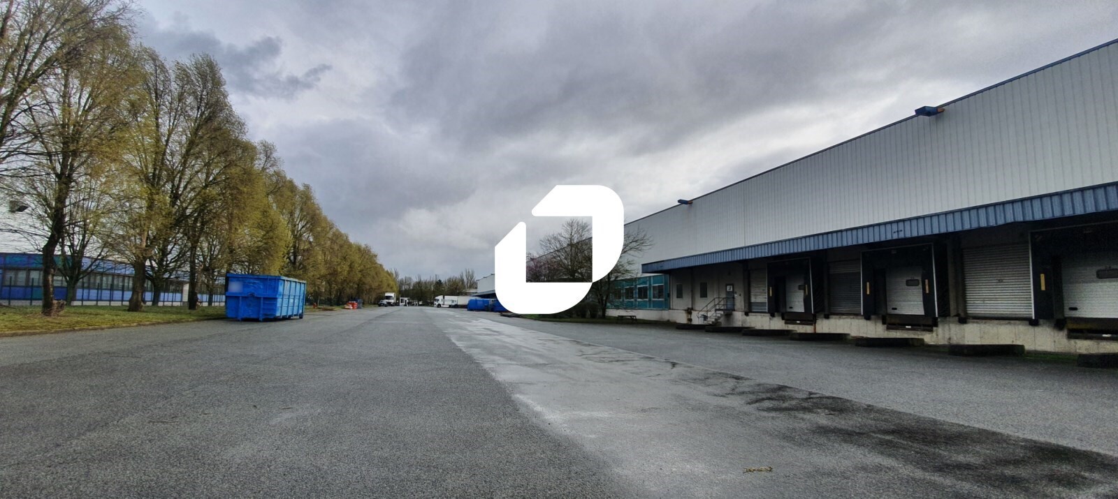 Industrial in Tremblay-en-France for lease Building Photo- Image 1 of 8