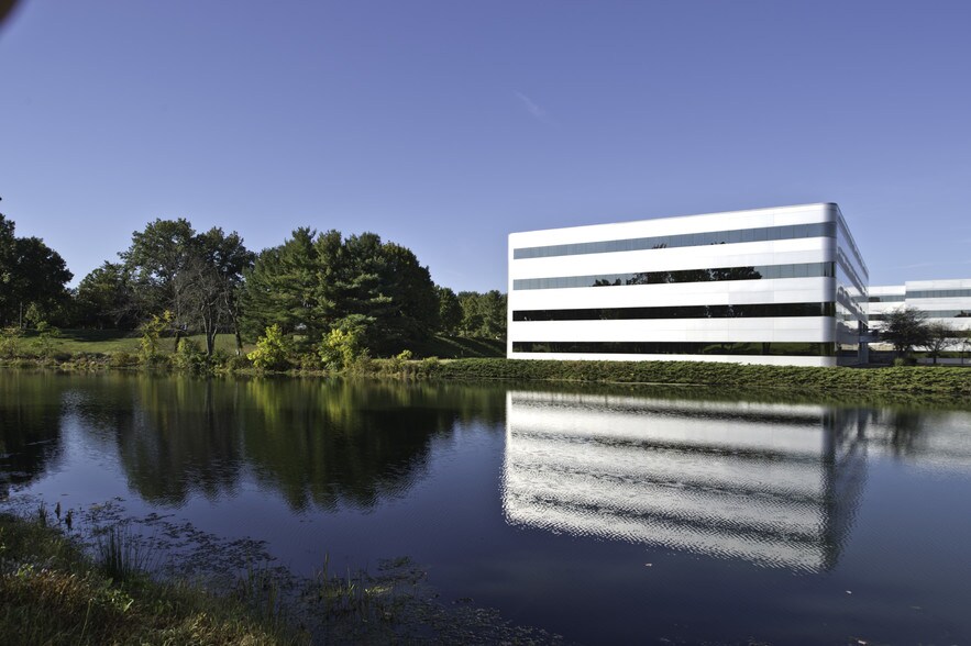 1 Waterside Crossing, Windsor, CT for lease - Building Photo - Image 2 of 5