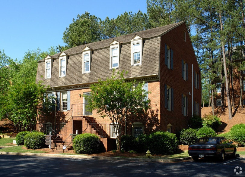 2900-12 Chamblee Tucker Rd, Chamblee, GA for lease - Primary Photo - Image 1 of 8