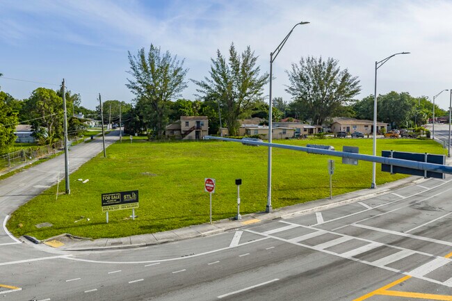 More details for 7925 NW 13th Ct, Miami, FL - Retail for Lease