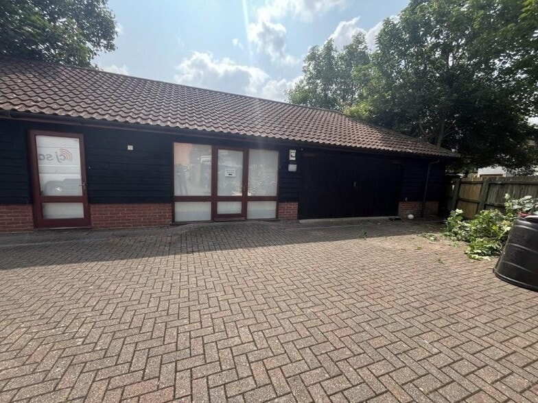 1A Norfolk Rd, Ipswich à louer - Photo du bâtiment - Image 3 de 9