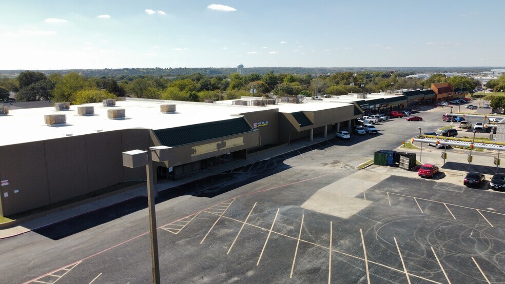 8621-8751 Camp Bowie West Blvd, Fort Worth, TX à louer - Photo du bâtiment - Image 2 de 7