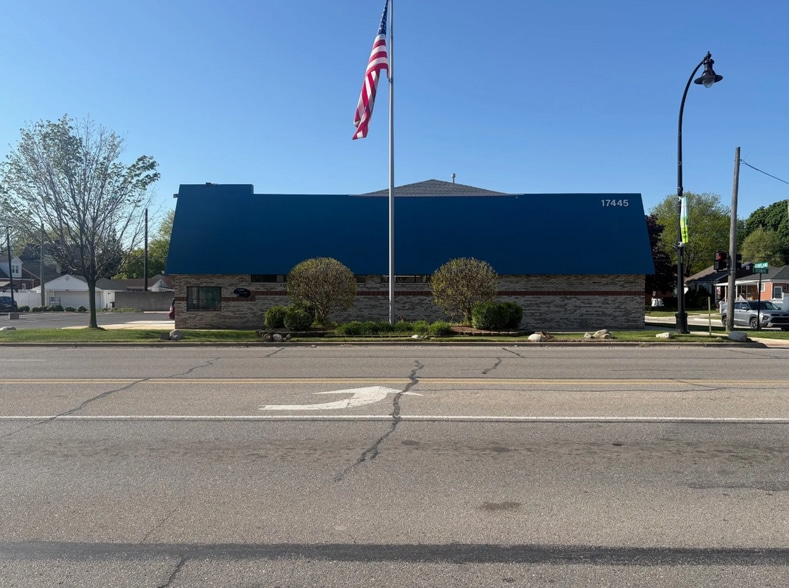 17445 Ecorse Rd, Allen Park, MI for sale - Building Photo - Image 3 of 5