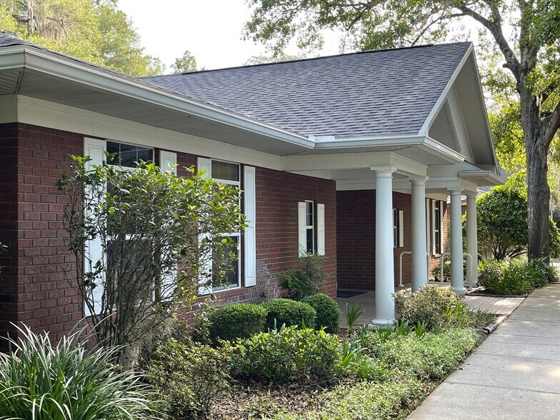 2201 NW 40th Ter, Gainesville, FL à louer - Photo du bâtiment - Image 2 de 21