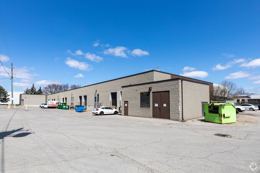 2798 Thamesgate Dr, Mississauga, ON à louer - Photo du bâtiment - Image 2 de 4