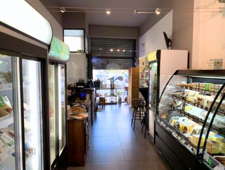 Retail in Lille for lease - Interior Photo - Image 2 of 3