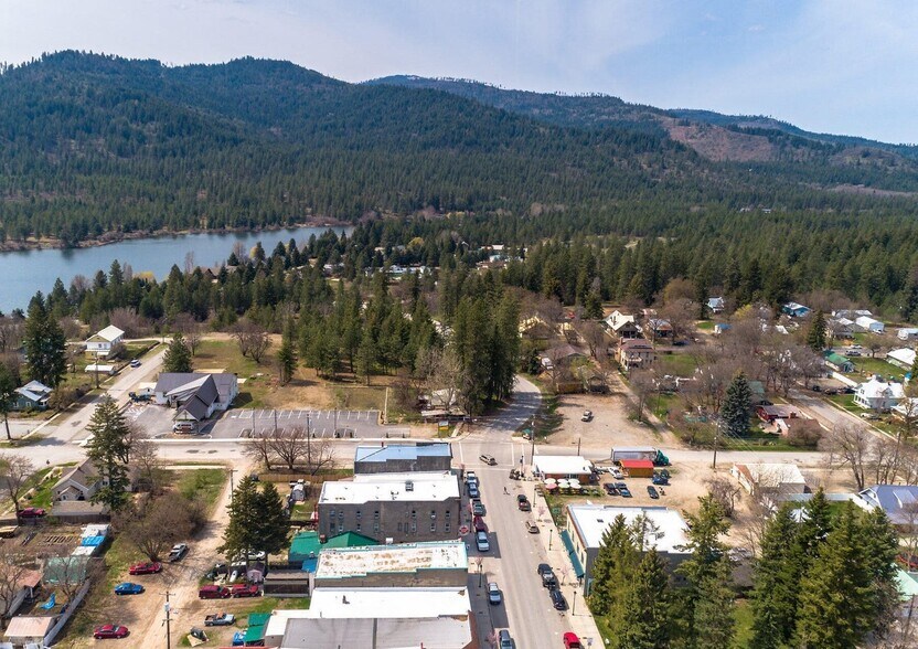 6249 W Maine St, Spirit Lake, ID à vendre - Photo du bâtiment - Image 2 de 10