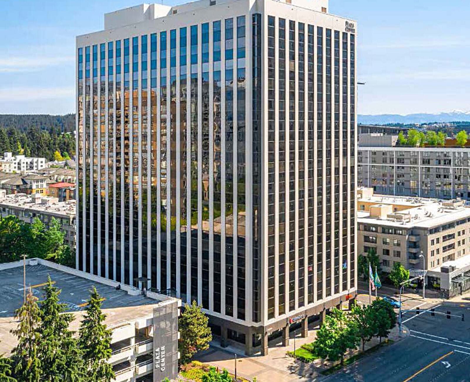 10900 NE 8th St, Bellevue, WA à louer Photo du bâtiment- Image 1 de 4