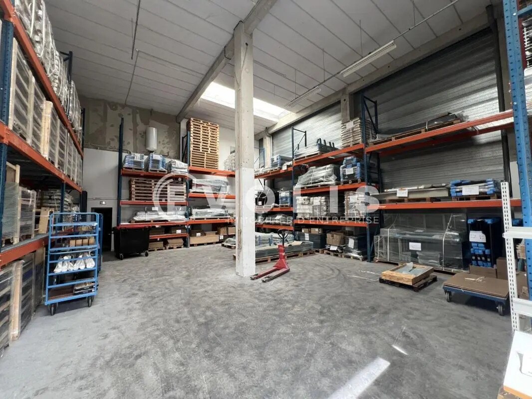 40 Rue Vladimir Jankelevitch, Émerainville for lease Interior Photo- Image 1 of 6