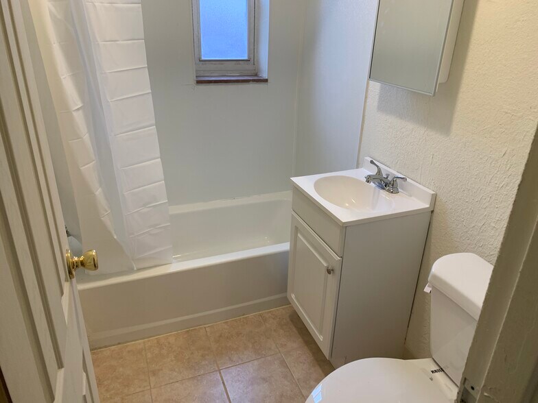 620 Versailles Ave, McKeesport, PA à vendre - Photo intérieure - Image 2 de 33