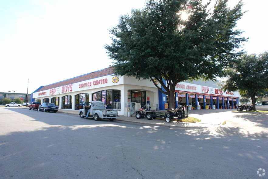 101 W Seminary Dr, Fort Worth, TX for lease - Primary Photo - Image 1 of 4