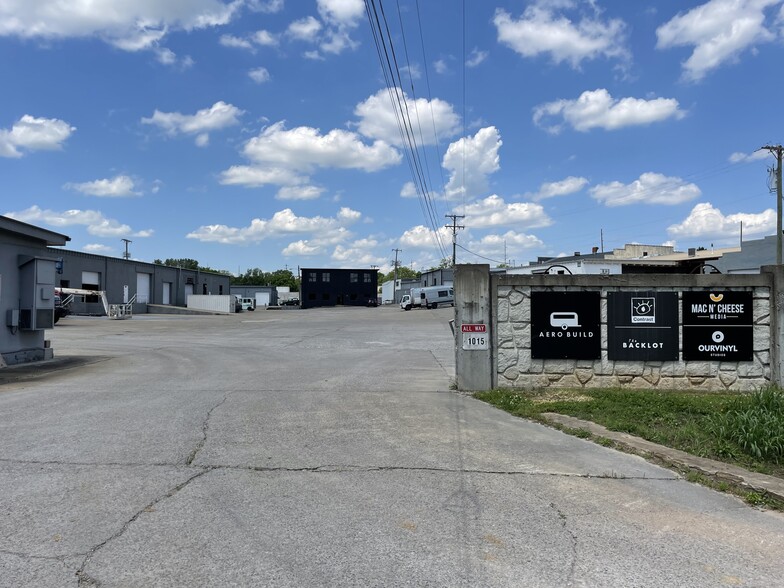 1015 W Kirkland Ave, Nashville, TN for lease - Building Photo - Image 2 of 5