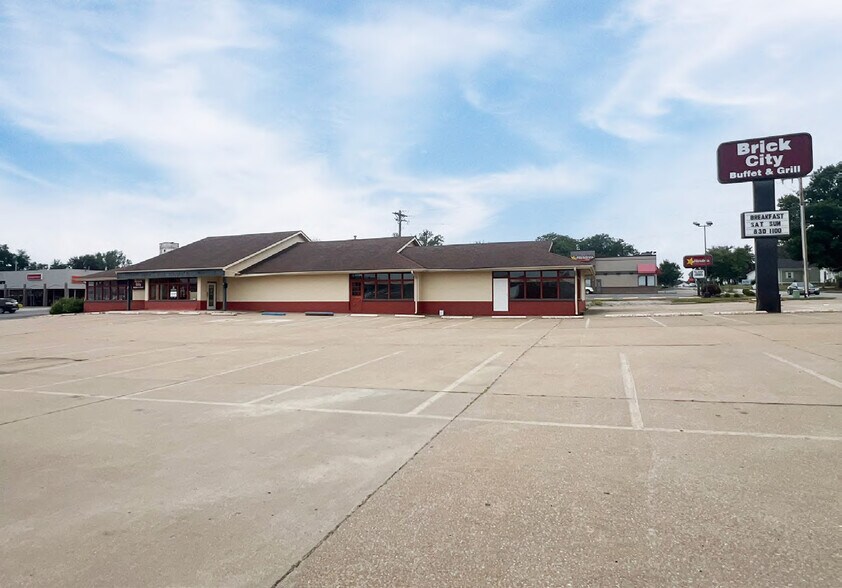500-700 W Jackson St, Mexico, MO à louer - Photo du bâtiment - Image 3 de 10