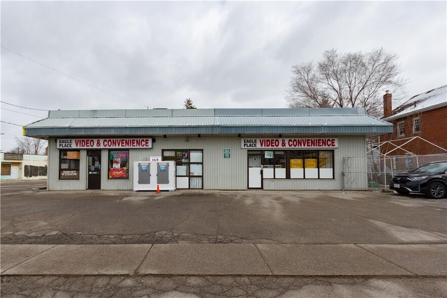 230 Erie Av, Brantford, ON for sale - Primary Photo - Image 1 of 1