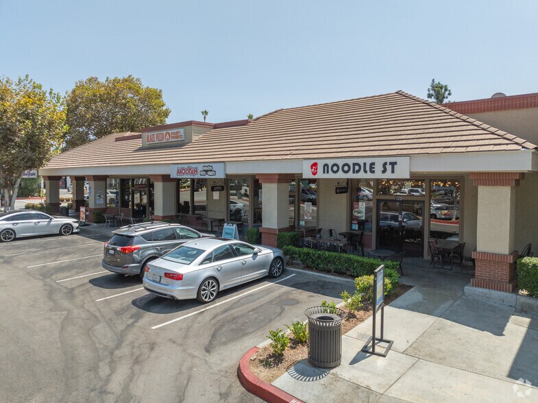 102-190 W Foothill Blvd, Monrovia, CA à louer - Photo du bâtiment - Image 2 de 12