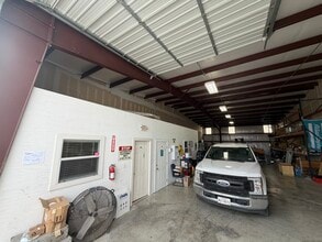 3943 S Interstate 35, New Braunfels, TX à louer Photo intérieure- Image 1 de 4