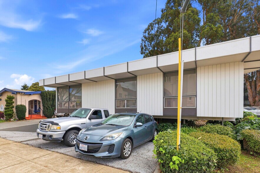 90 El Camino Real, Burlingame, CA à vendre - Photo du bâtiment - Image 3 de 15