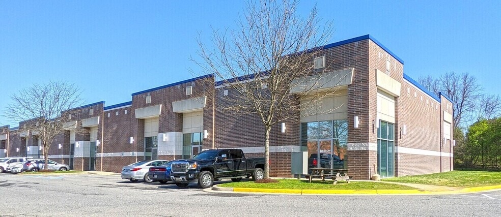 Units 4,5,6 & 7 portfolio of 4 properties for sale on LoopNet.ca - Building Photo - Image 1 of 8