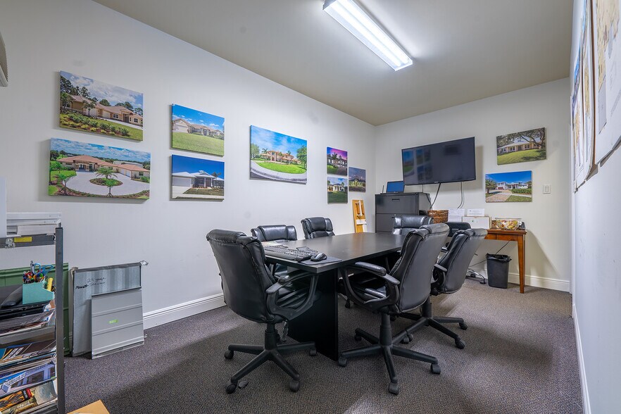 575 NW Mercantile Pl, Port Saint Lucie, FL à vendre - Photo du bâtiment - Image 2 de 13