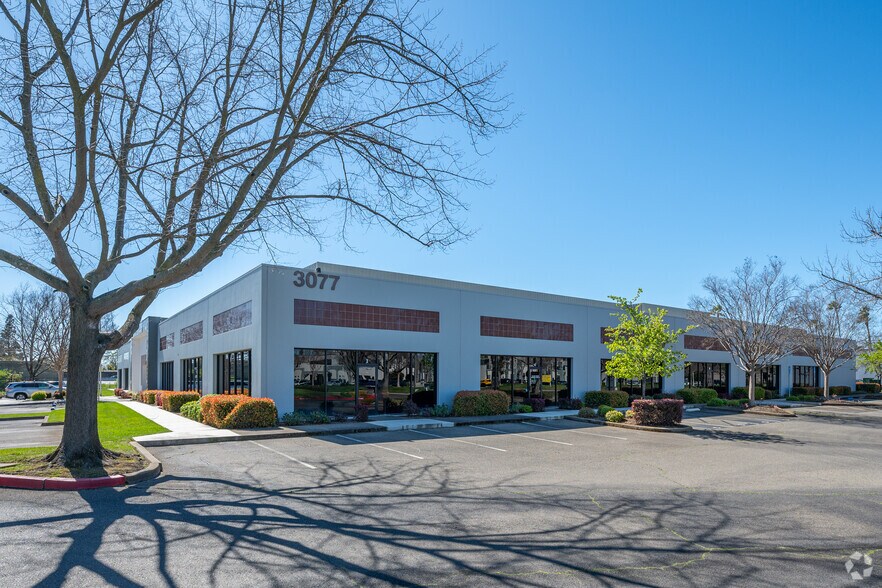 3077 Fite Cir, Sacramento, CA à vendre - Photo du bâtiment - Image 1 de 6