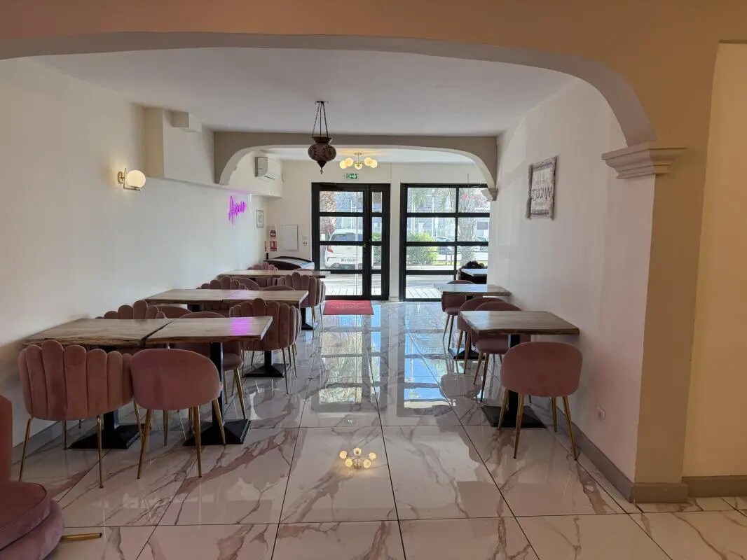 Retail in Toulon for lease Building Photo- Image 1 of 5